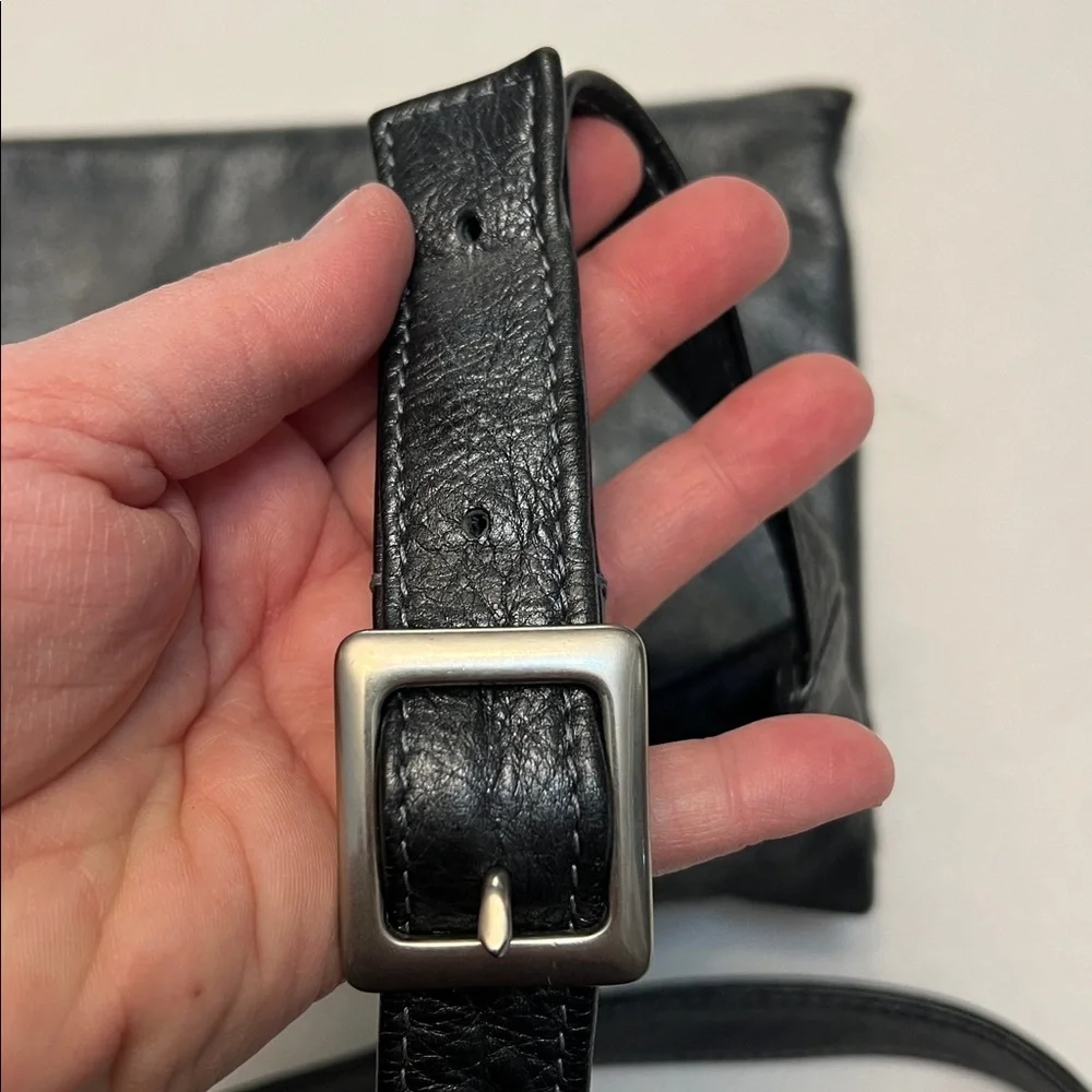 SVEN LEATHER CROSSBODY BAG METALLIC BLACK BERKELEY USA